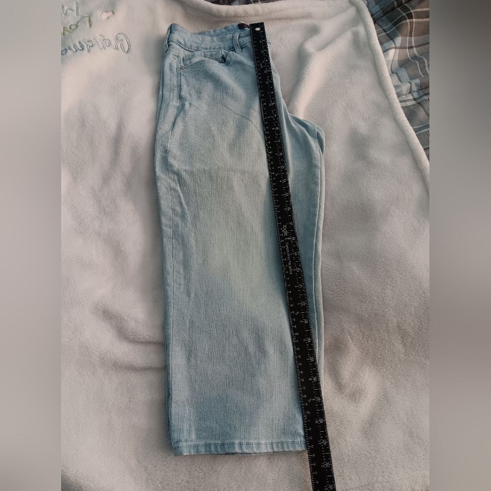 Gloria Vanderbilt Women's Rail Straight Capris Blue Denim Size 8 - Picture 3 of 9